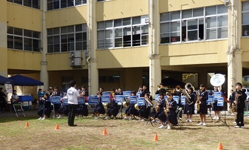 中間南中学校吹奏楽部の演奏