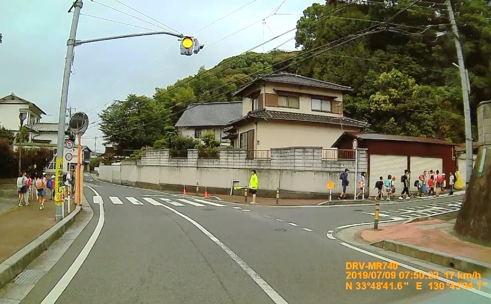 深坂1丁目点滅信号横断歩道の写真