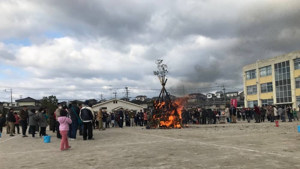 やぐら全体が燃え上がっている写真