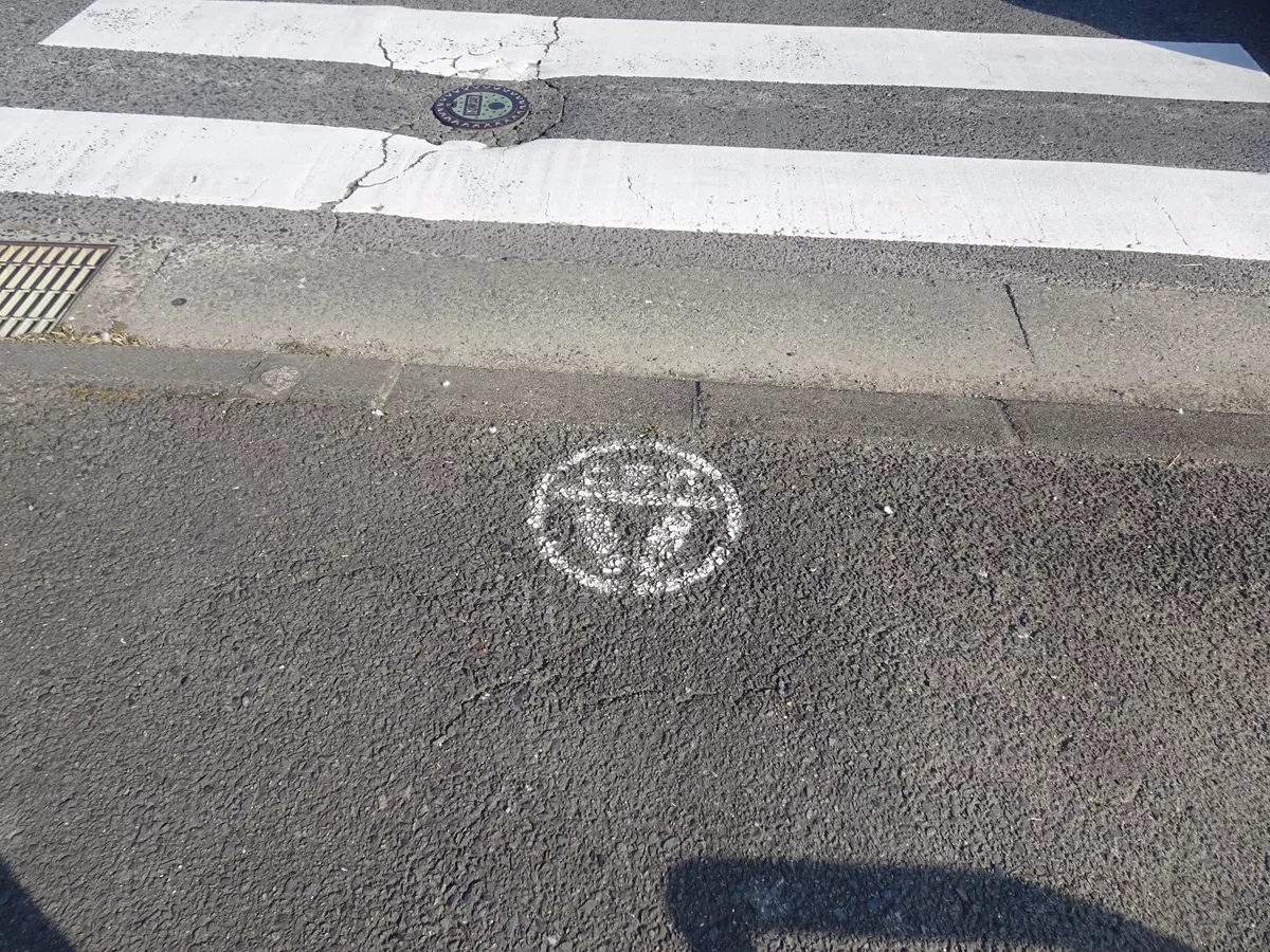 横断歩道南側更新前の様子