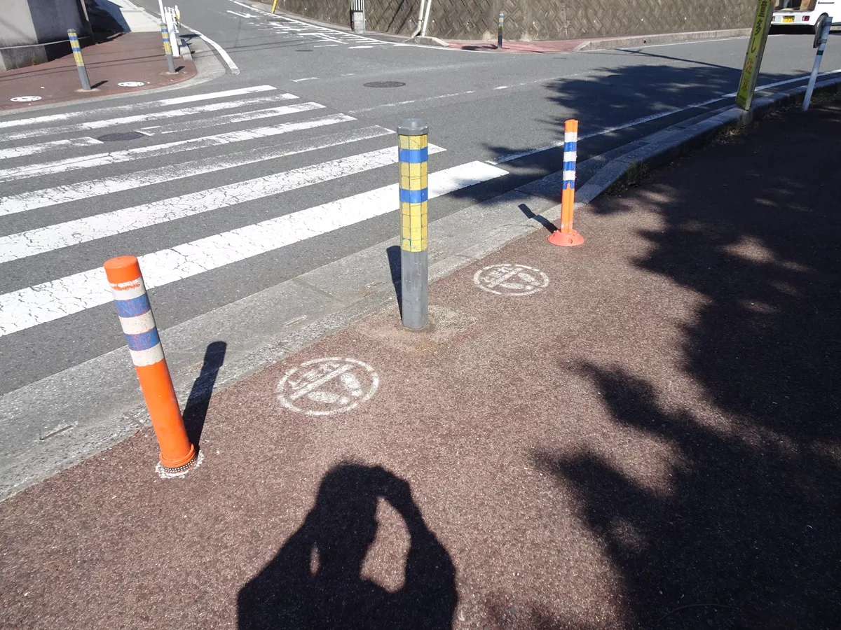横断歩道東側更新前の様子
