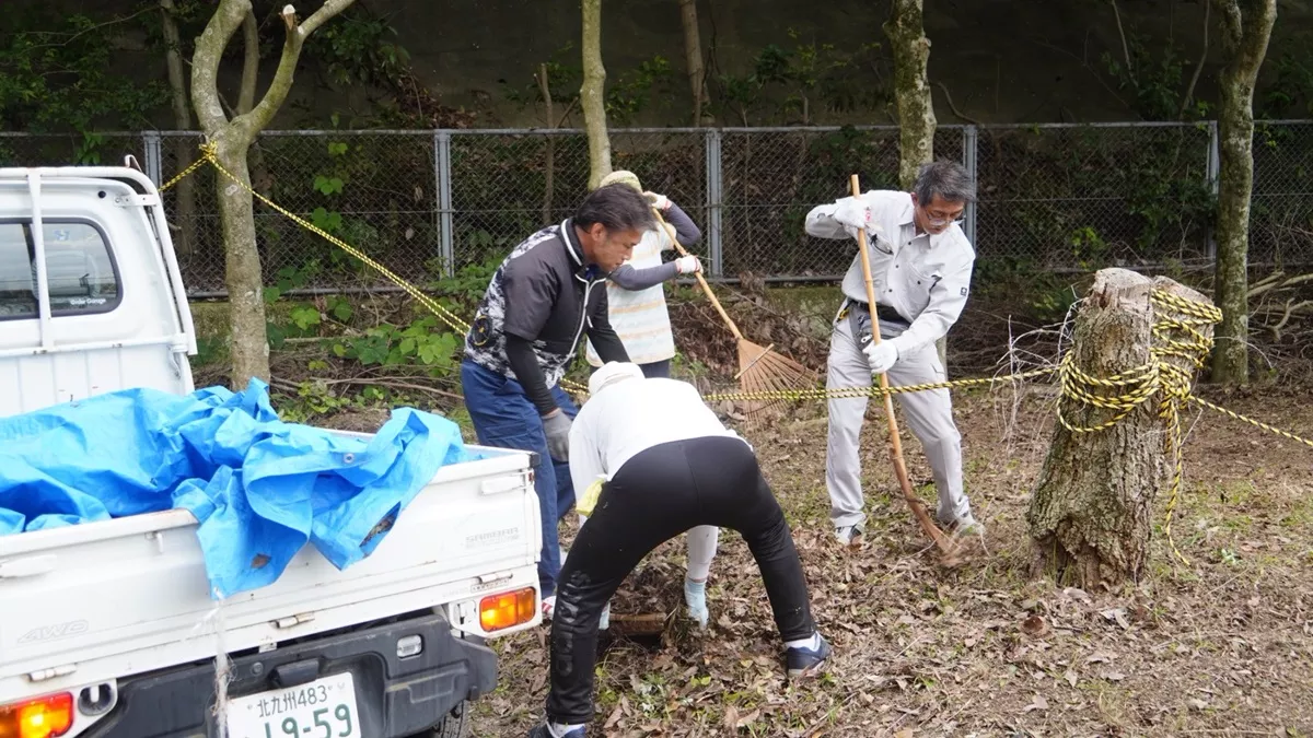 軽トラックへ積み込みの様子