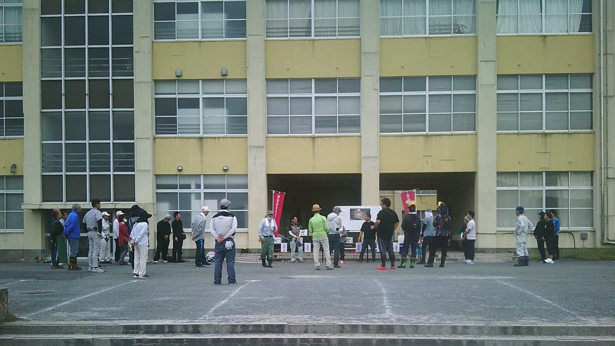 集合、事務局より説明の様子